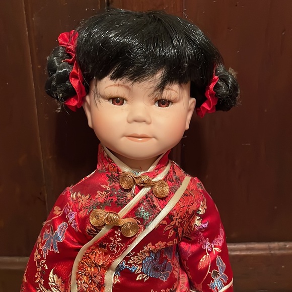 Luci 2003 Porcelain Asian Doll Avon Collectible Limited - Picture 2 of 6